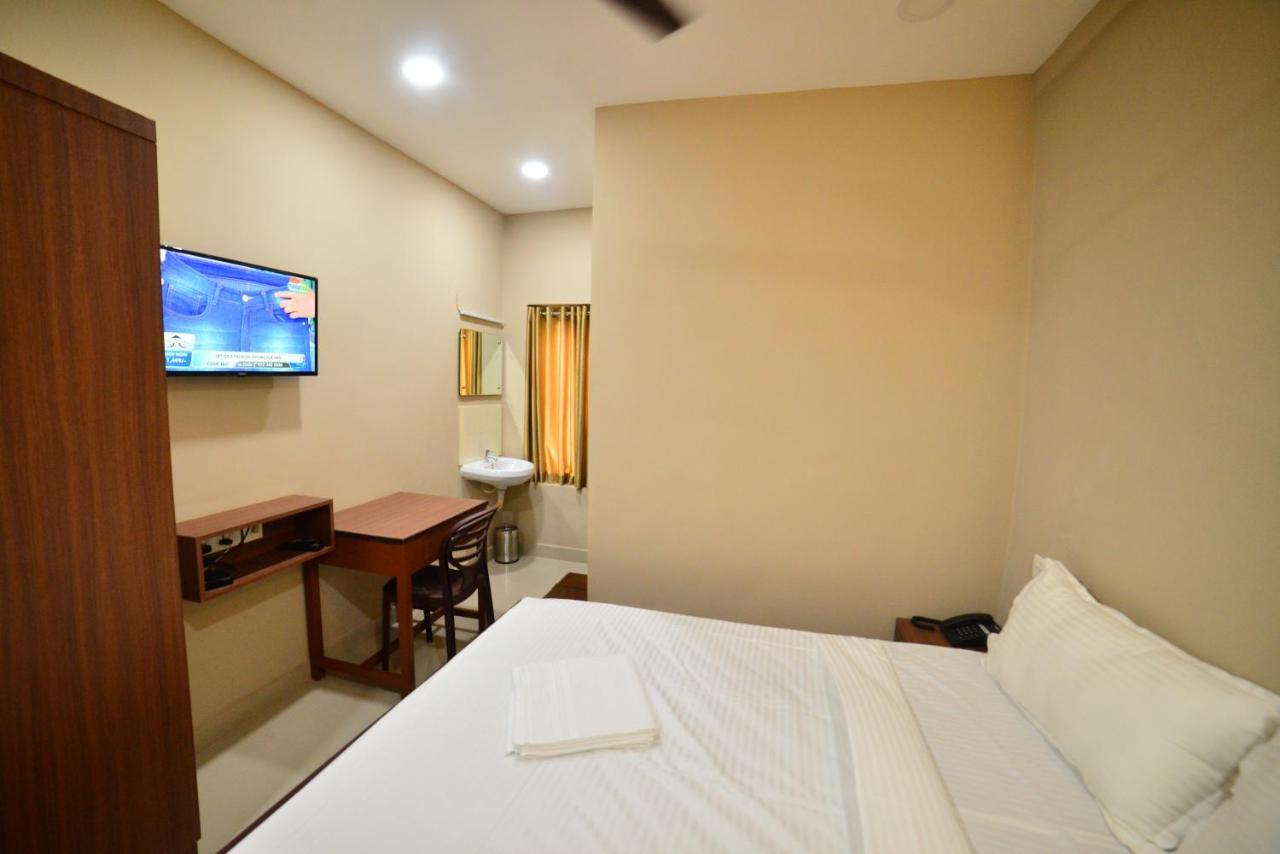 Hotel Priya Kottakkal 外观 照片