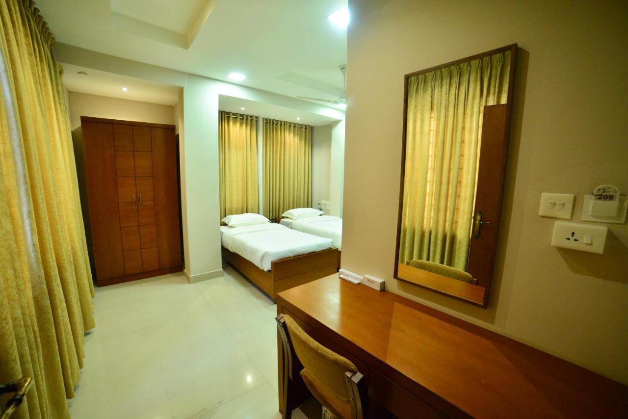 Hotel Priya Kottakkal 外观 照片