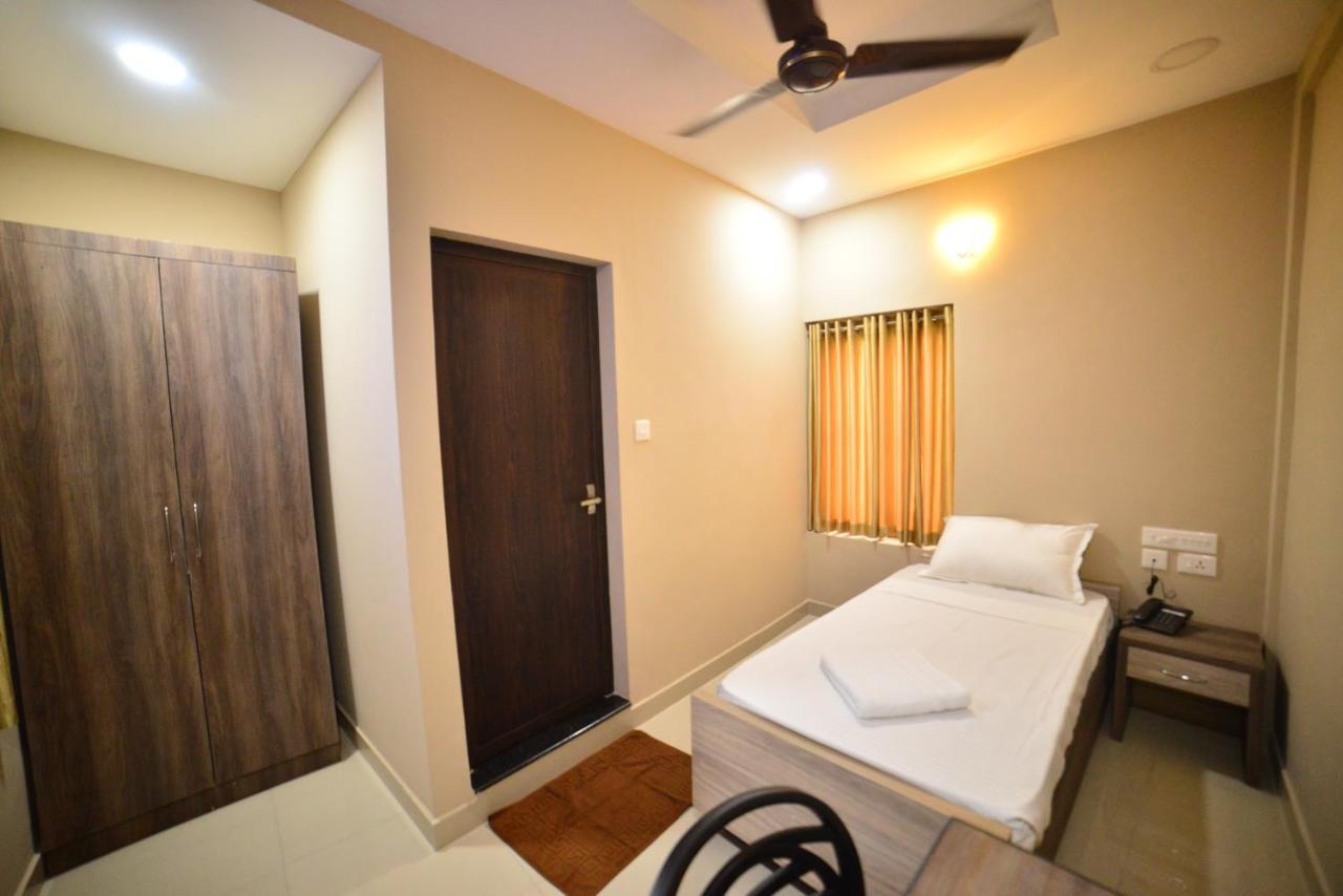 Hotel Priya Kottakkal 外观 照片