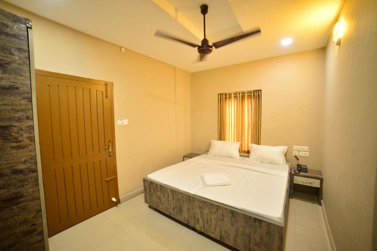 Hotel Priya Kottakkal 外观 照片