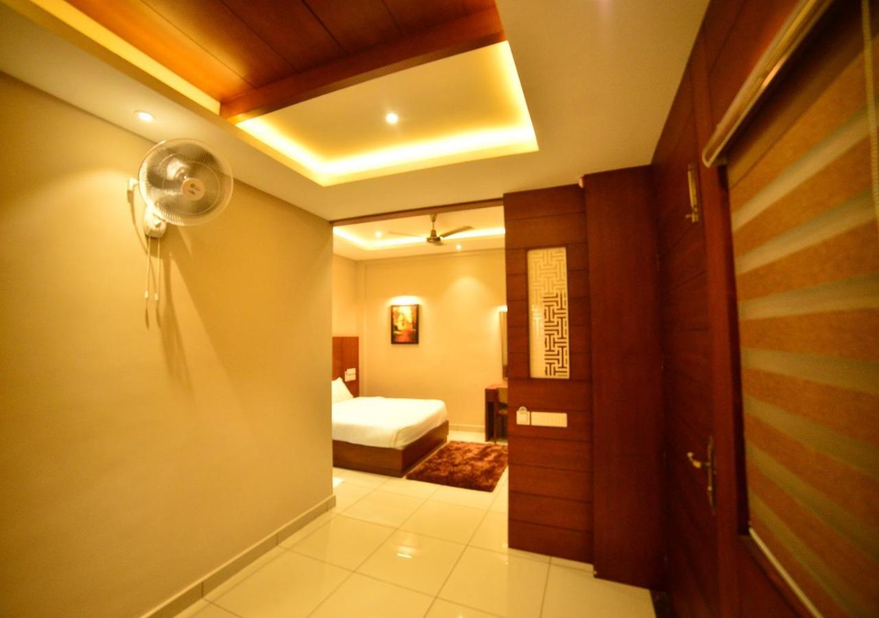 Hotel Priya Kottakkal 外观 照片