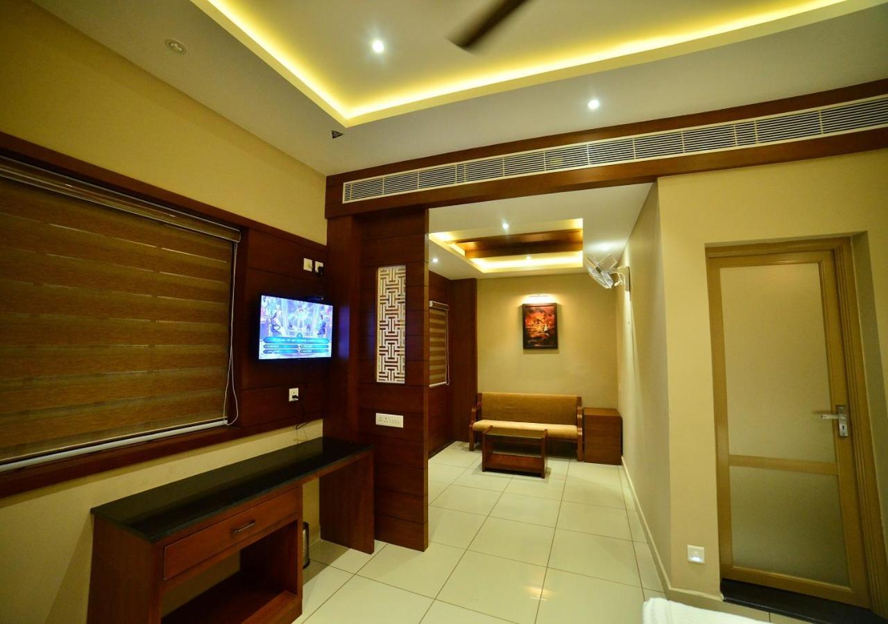 Hotel Priya Kottakkal 外观 照片