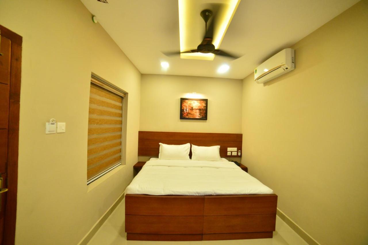 Hotel Priya Kottakkal 外观 照片