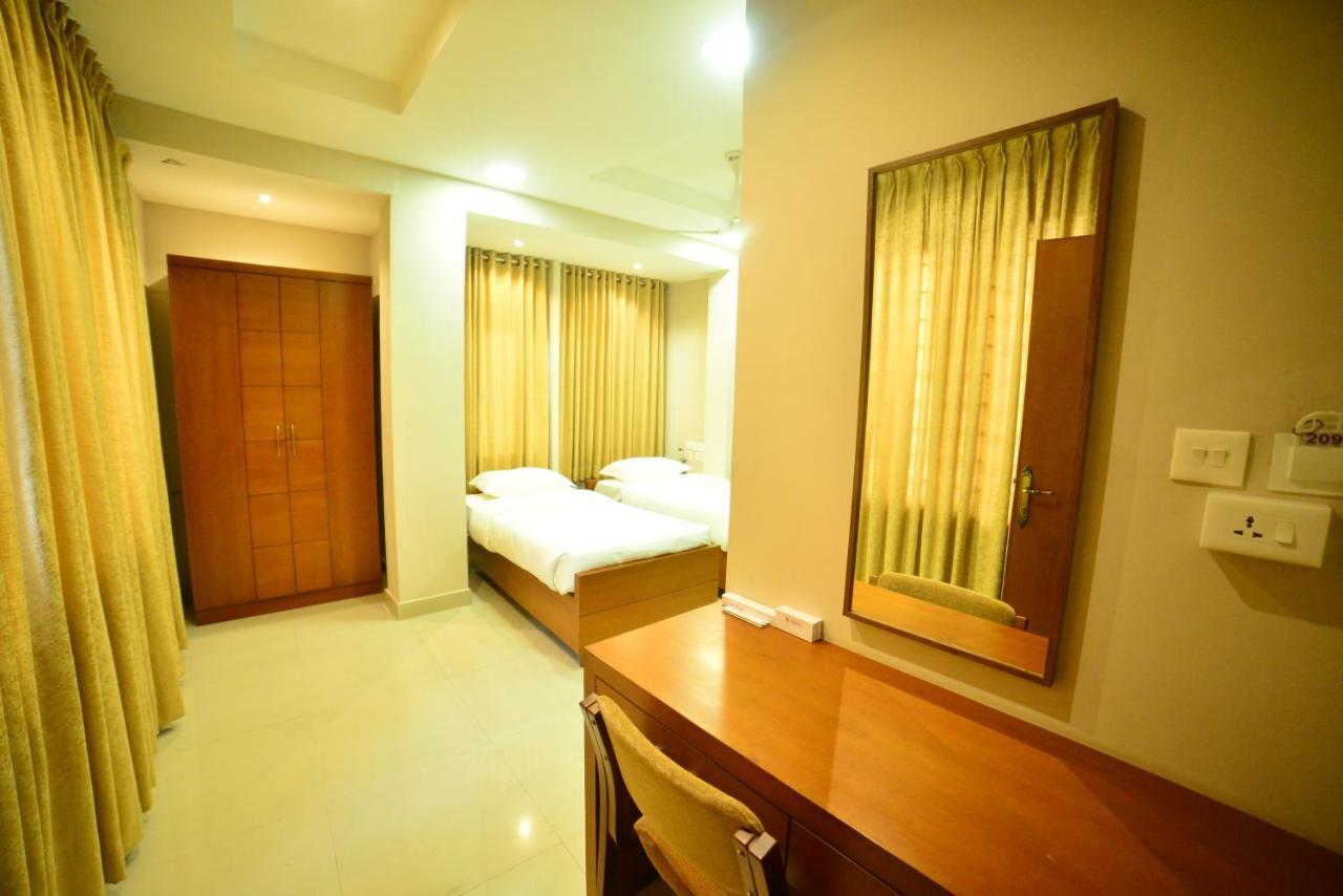 Hotel Priya Kottakkal 外观 照片